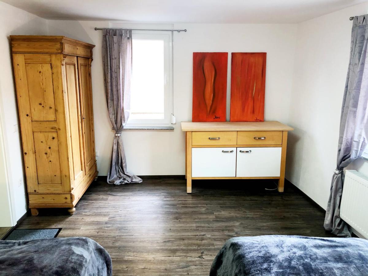 Lisas Gaestehaus Neckartenzlingen Екстериор снимка