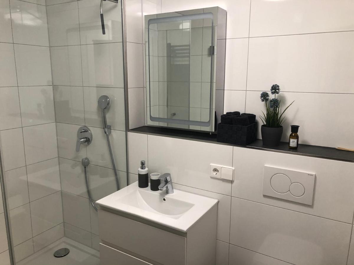 Lisas Gaestehaus Neckartenzlingen Екстериор снимка