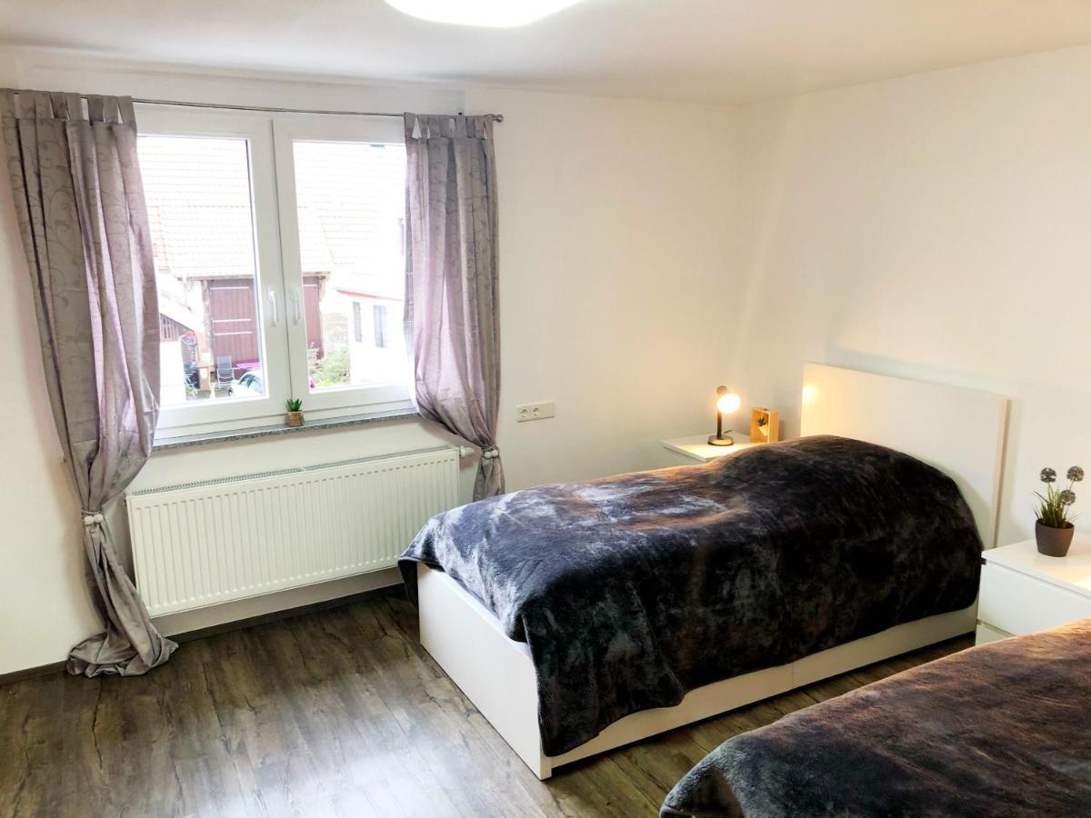 Lisas Gaestehaus Neckartenzlingen Екстериор снимка